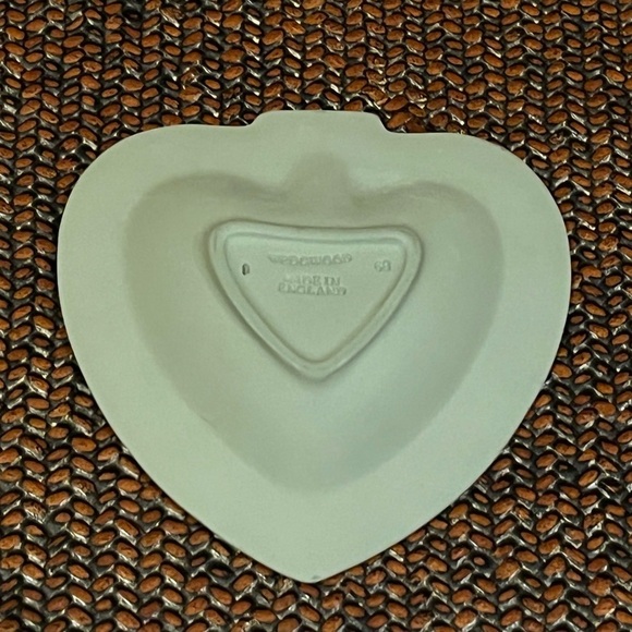 Vintage Wedgwood Jasperware Trinket Dish Green Grecian Leaf Spade Heart - Picture 4 of 8